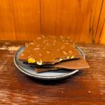 Quebradinho Ao Leite com Pistache - Chocolate do Rei